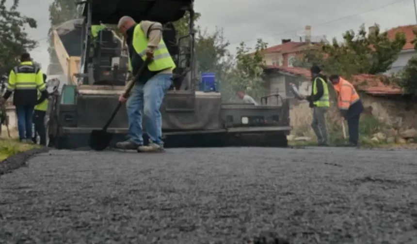 Çubuk'un mahallelerinde asfalt mesaisi devam ediyor